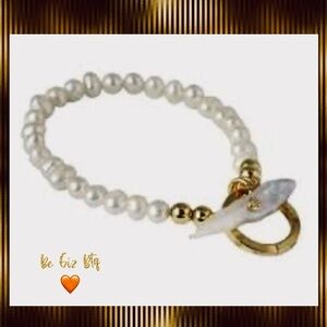 Authentic Tory Burch Natural Freshwater Pearls Bracelet Gold Toggle Closure